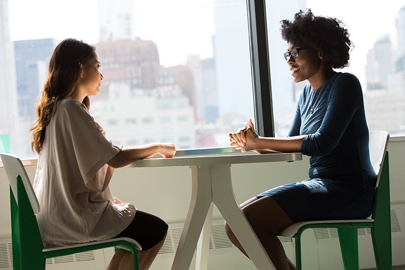 Meeting between an HR professional and an employee