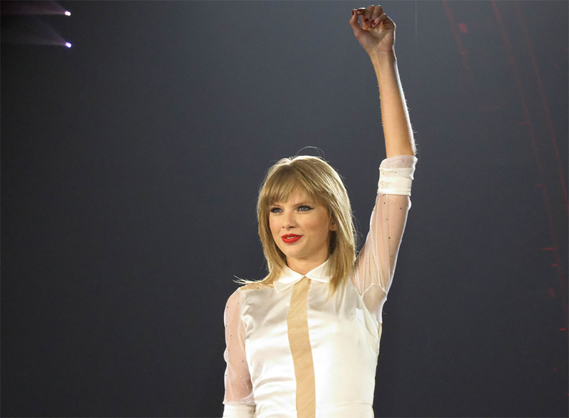 Taylor Swift on stage as an example of an employer who fosters employee loyalty.
